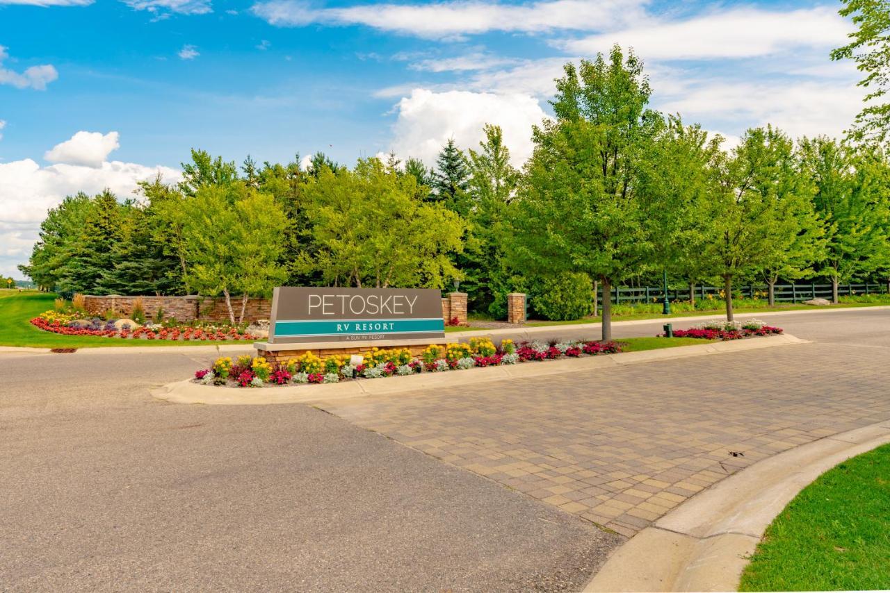 Sun Outdoors Petoskey Bay Harbor 호텔 외부 사진