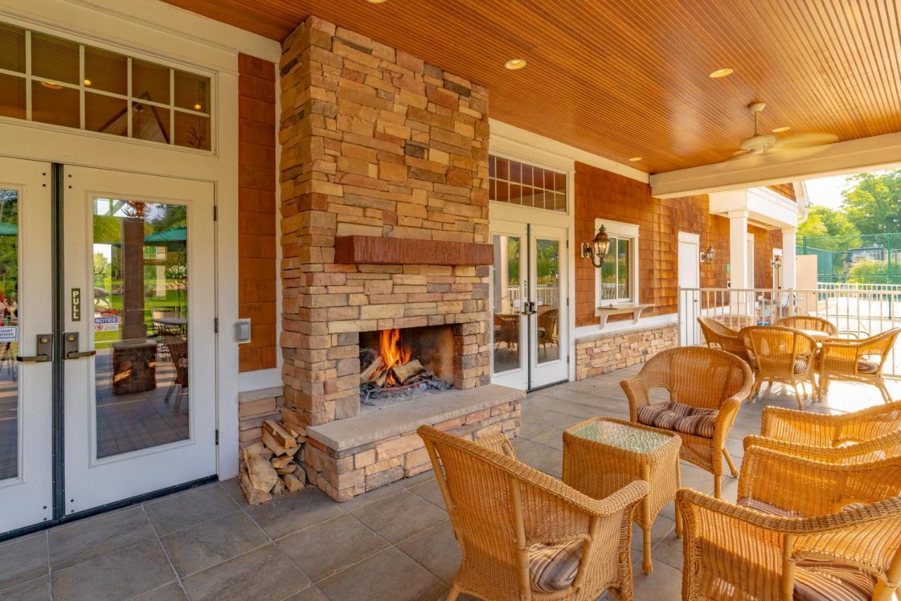 Sun Outdoors Petoskey Bay Harbor 호텔 외부 사진